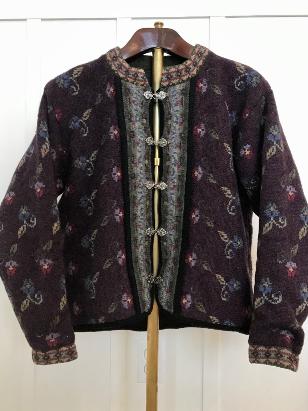ARTISANAL ICELANDIC DARK ACADEMIA PURPLE WOOL DEEP MOODY FLORAL CARDIGAN